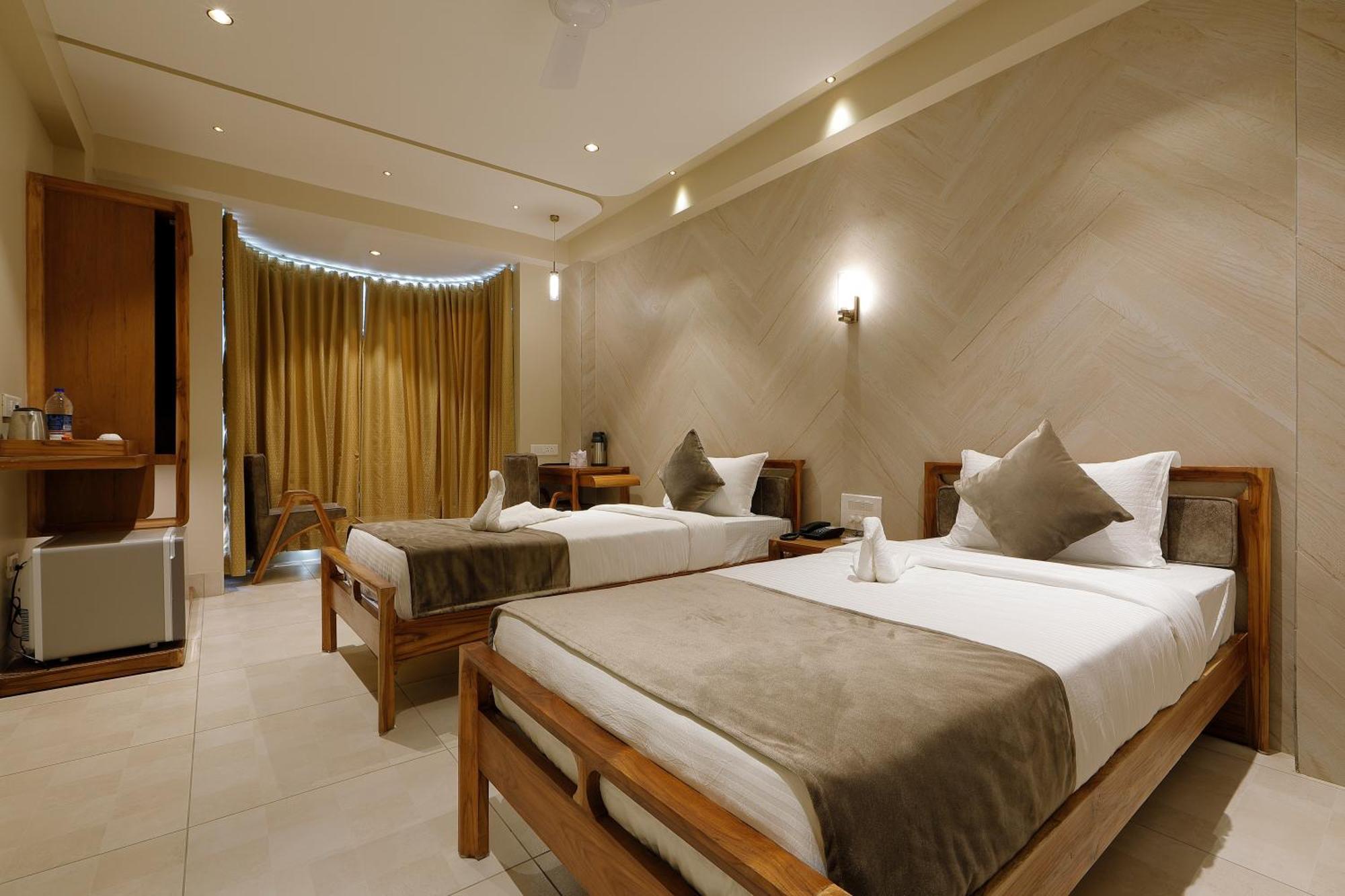 Artilla Inn أحمد أباد المظهر الخارجي الصورة