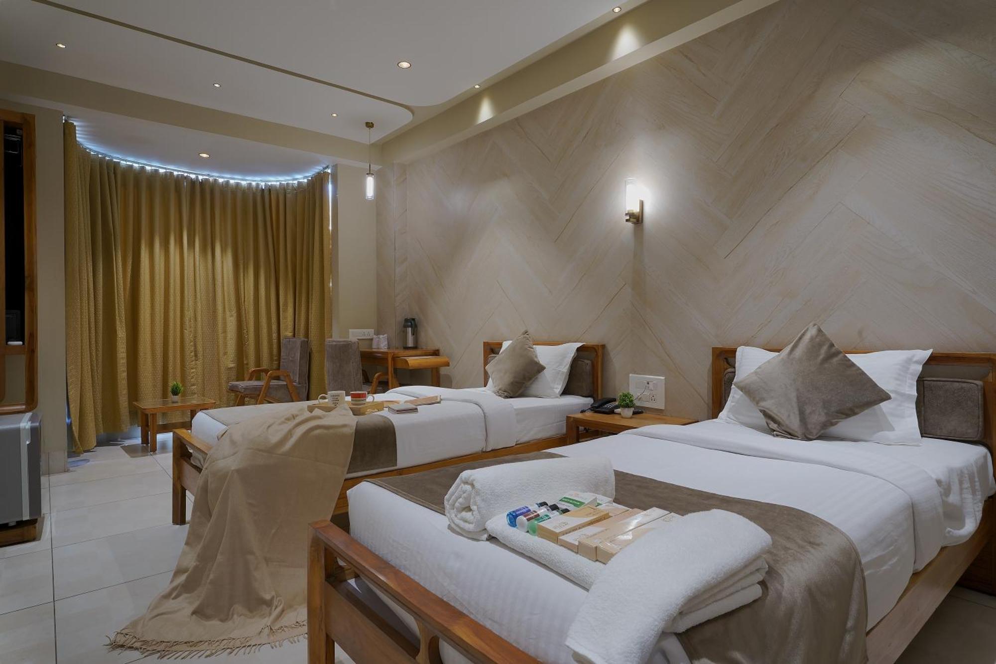 Artilla Inn أحمد أباد المظهر الخارجي الصورة