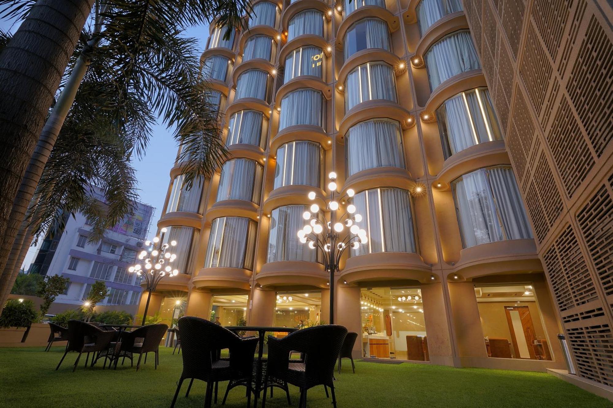 Artilla Inn أحمد أباد المظهر الخارجي الصورة