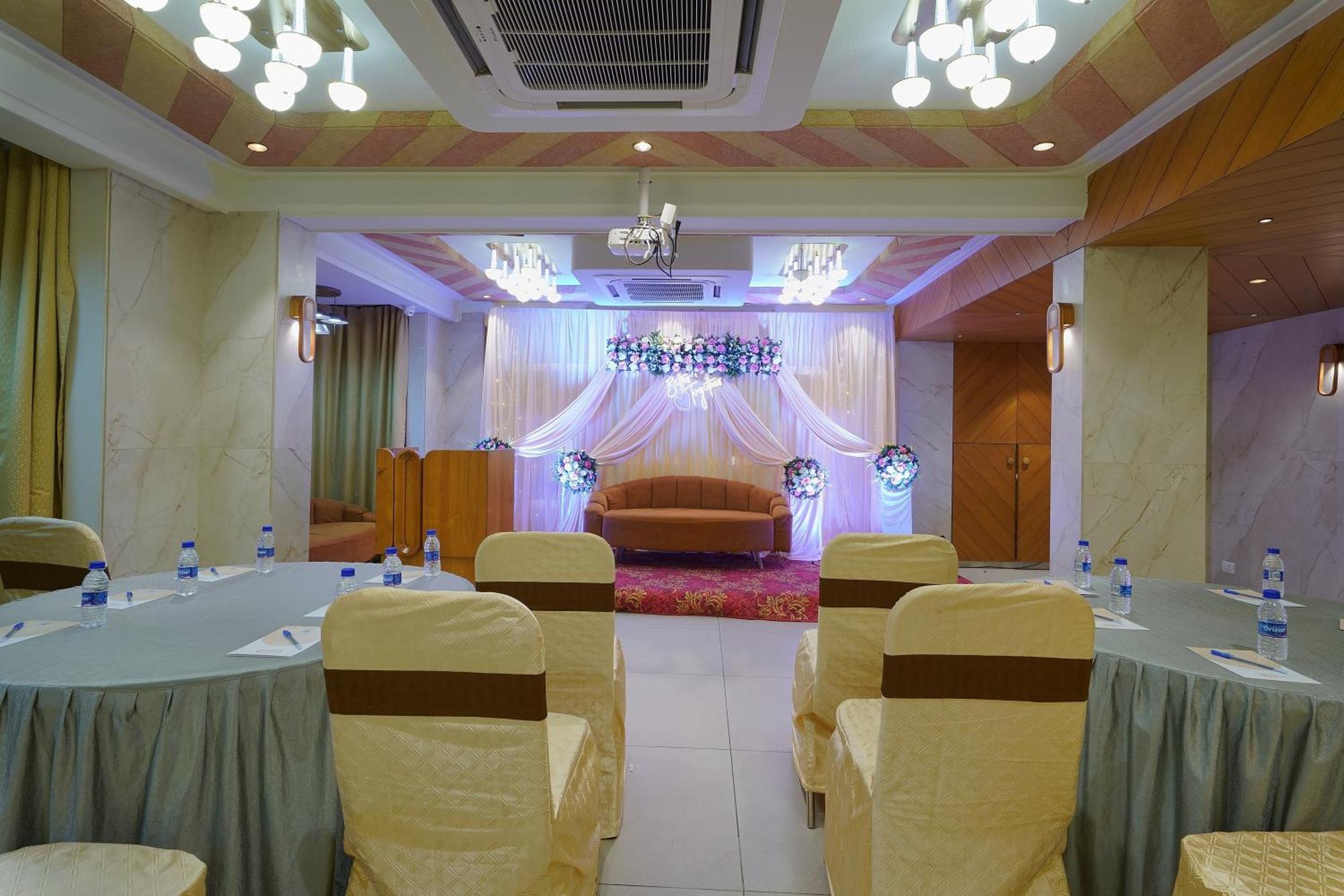 Artilla Inn أحمد أباد المظهر الخارجي الصورة