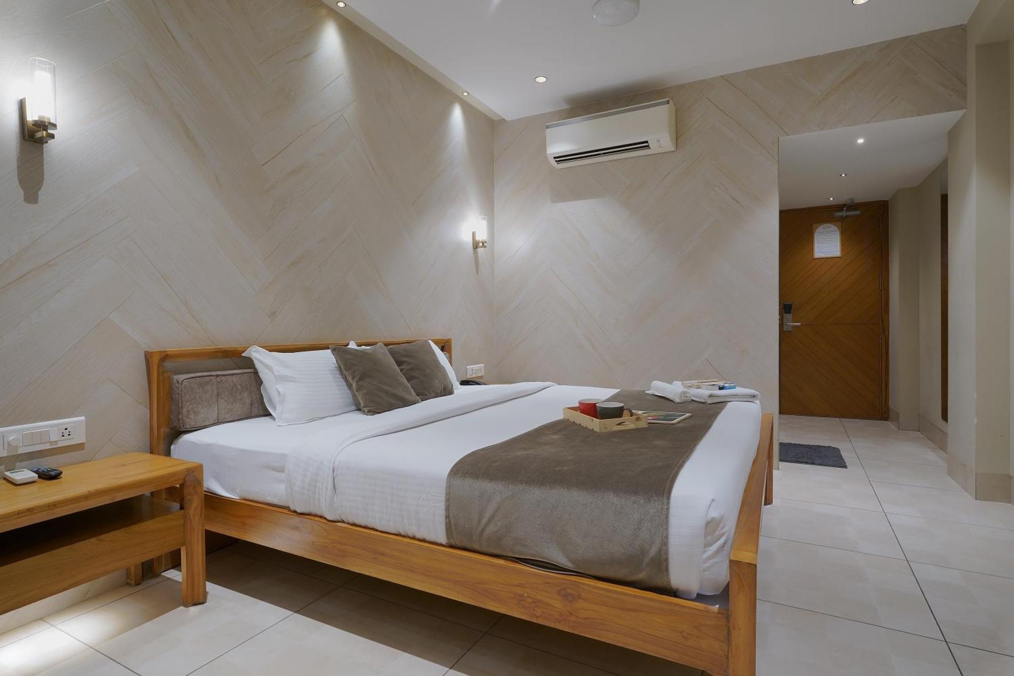 Artilla Inn أحمد أباد المظهر الخارجي الصورة