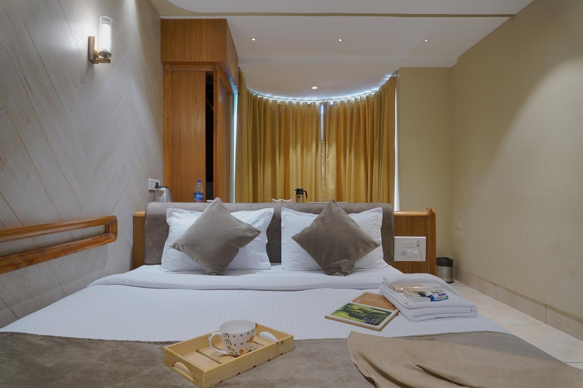 Artilla Inn أحمد أباد المظهر الخارجي الصورة