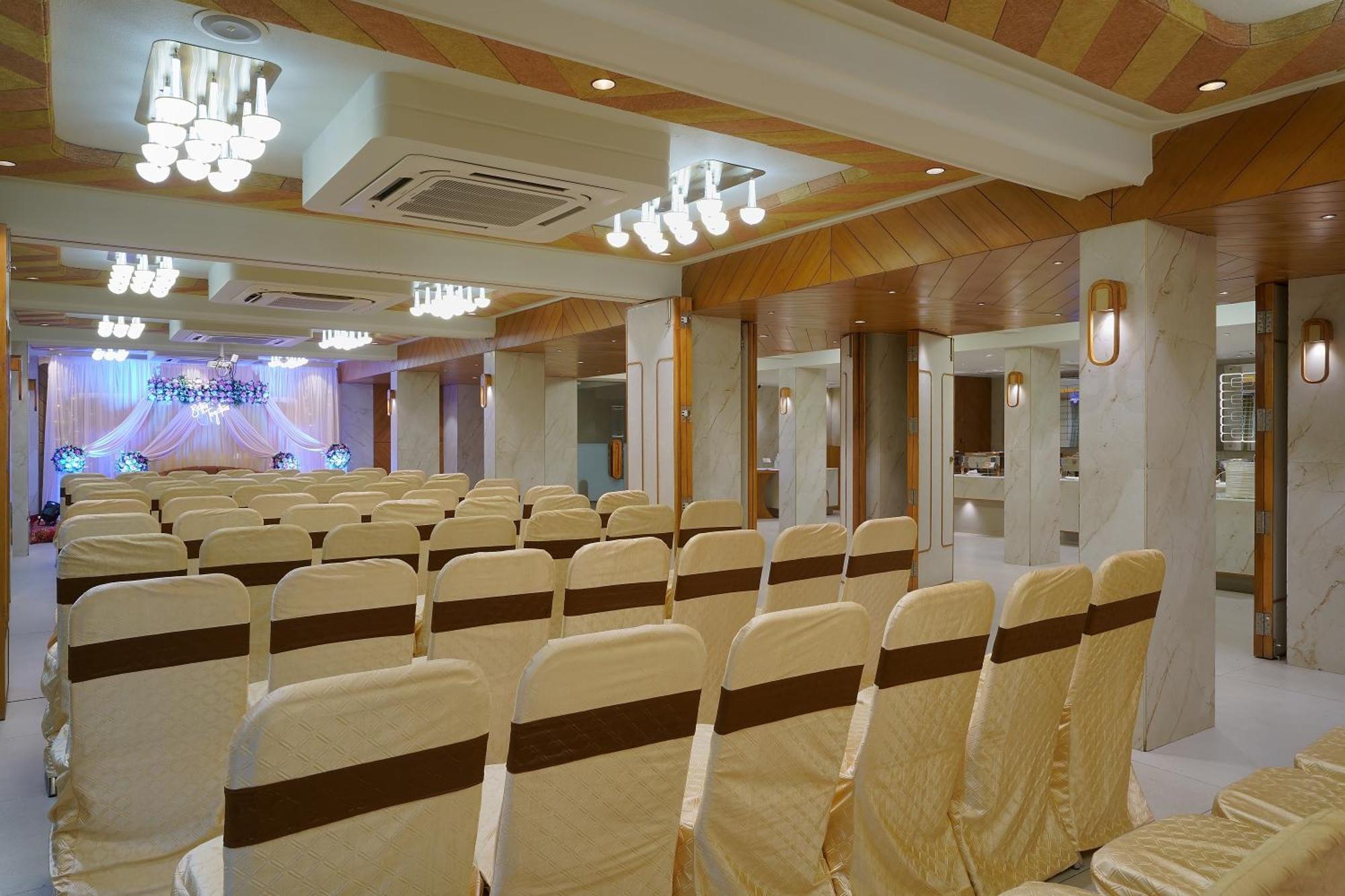 Artilla Inn أحمد أباد المظهر الخارجي الصورة