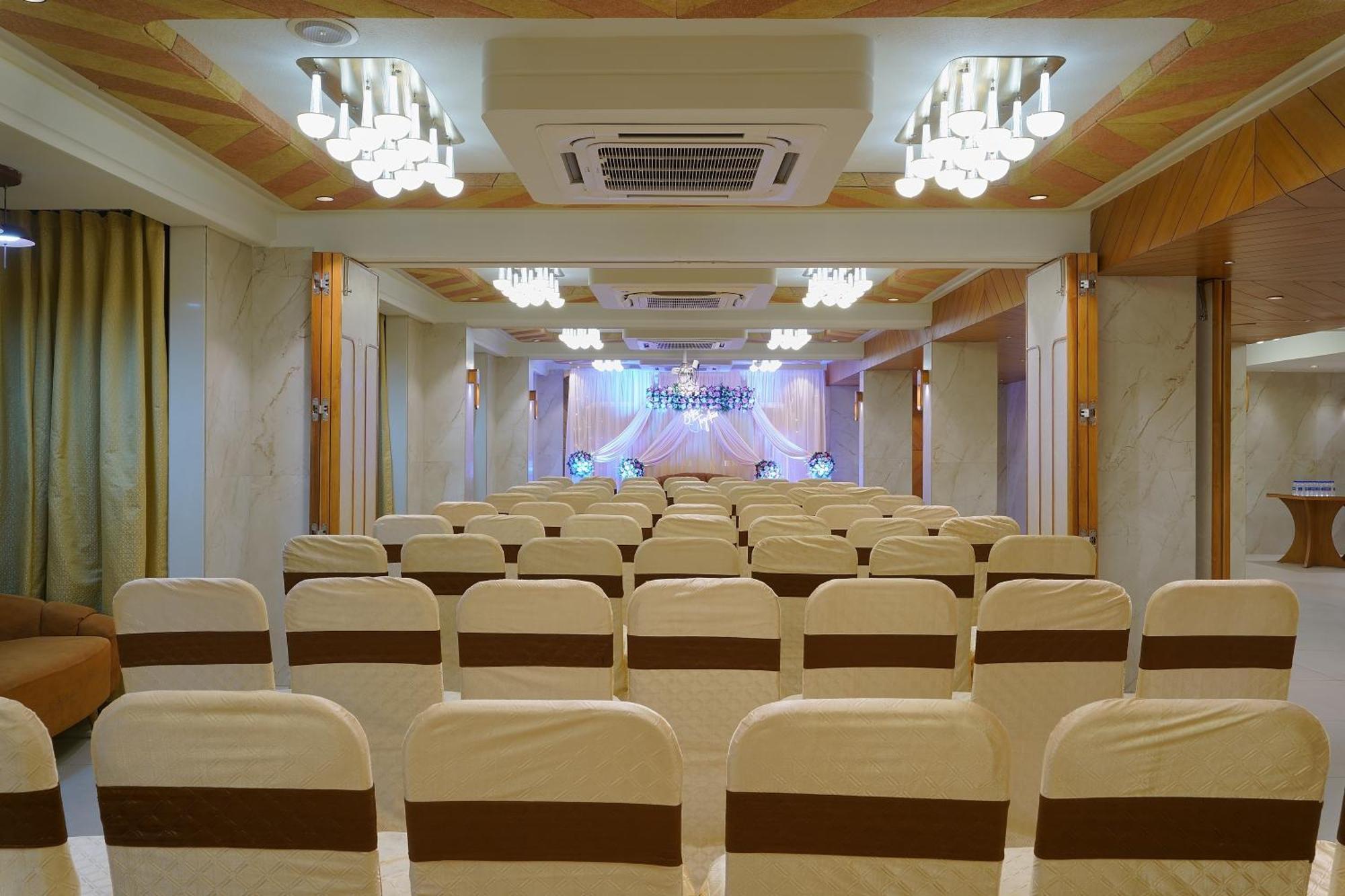 Artilla Inn أحمد أباد المظهر الخارجي الصورة