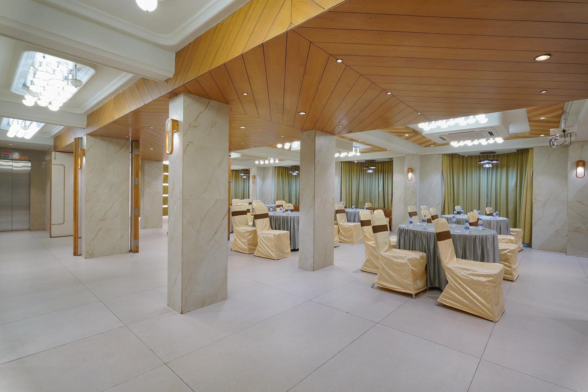 Artilla Inn أحمد أباد المظهر الخارجي الصورة