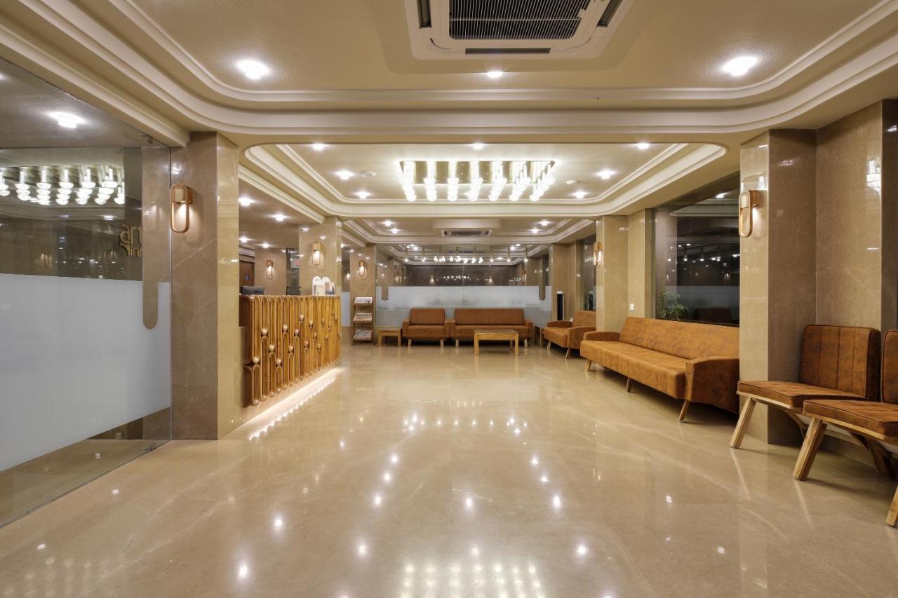 Artilla Inn أحمد أباد المظهر الخارجي الصورة