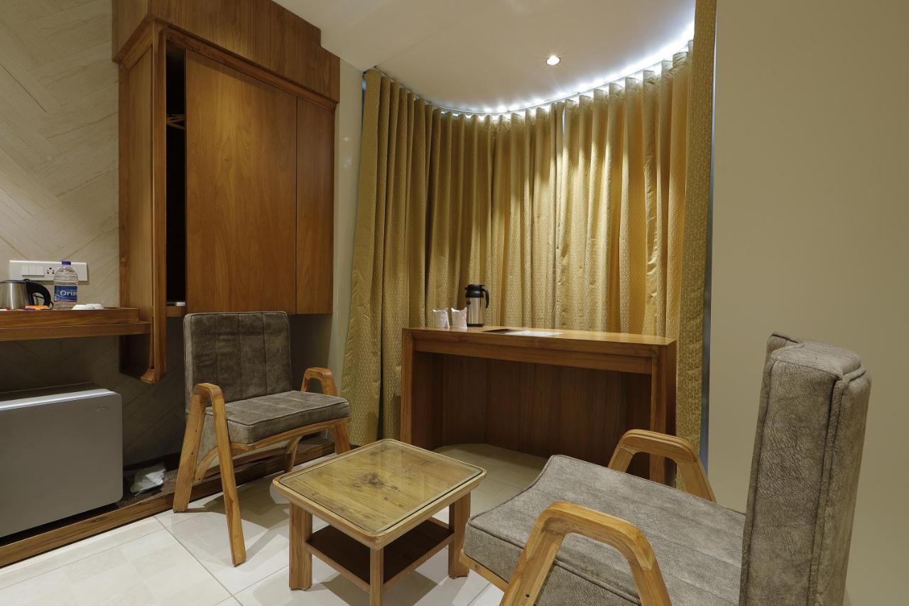 Artilla Inn أحمد أباد المظهر الخارجي الصورة