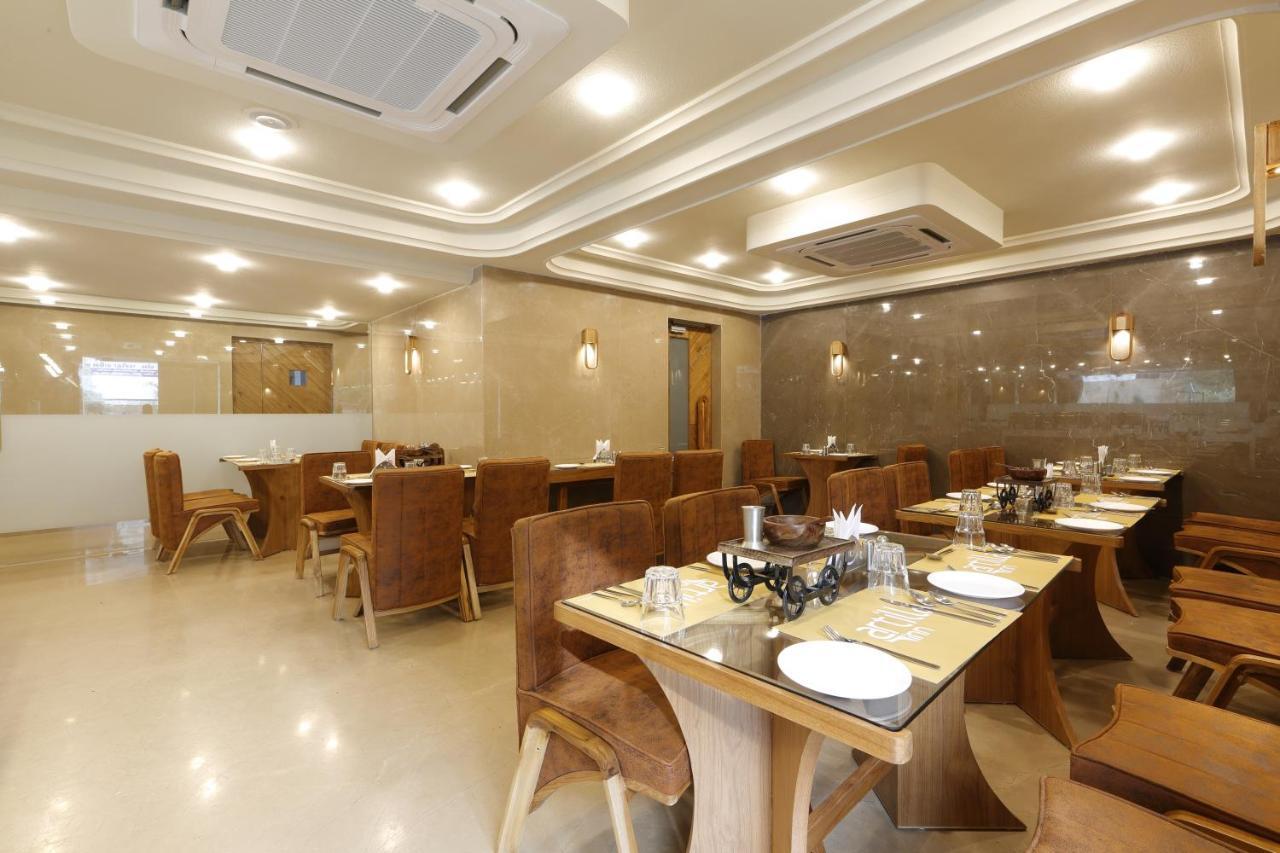 Artilla Inn أحمد أباد المظهر الخارجي الصورة